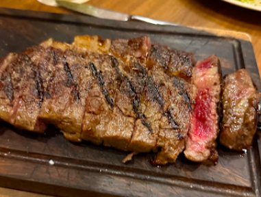 The Pig & Palm signature dishes Grilled Kurobuta Pork Chop
Miso Glazed Palawan Pulpo
Beef & Foie Gras Wellington